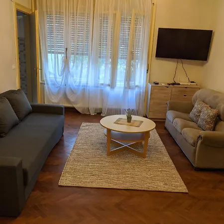 Apartment Cristian Near Old Town *